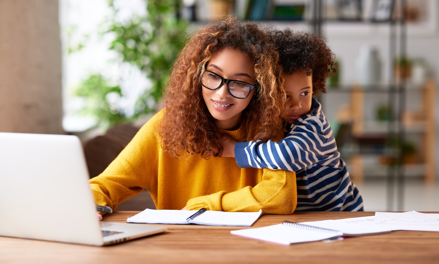 Working,With,Kids.,Young,Focused,Woman,Mother,Wearing,Eyeglasses,Using